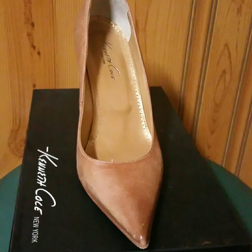 Pumps - Picture 2 of 3
